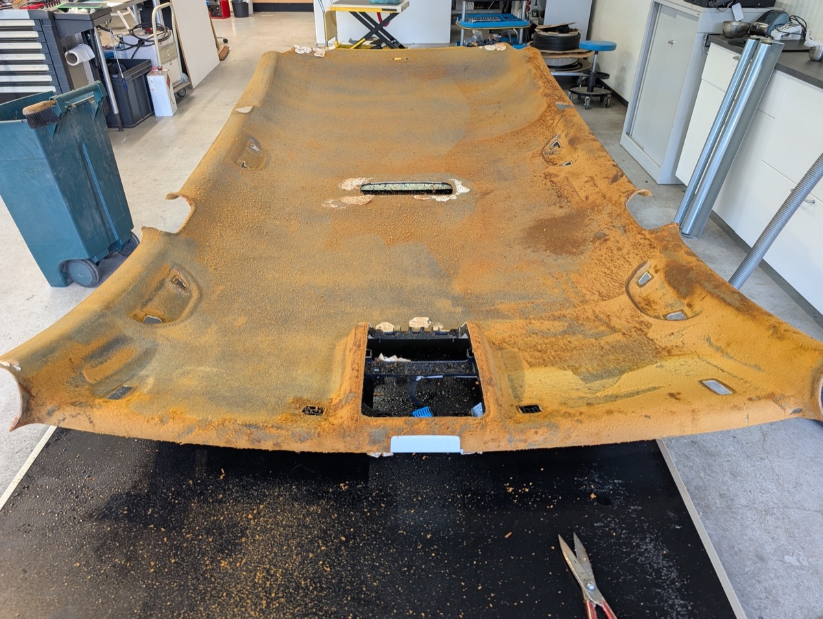 Hemelplaat tijdens het schoonmaken proces